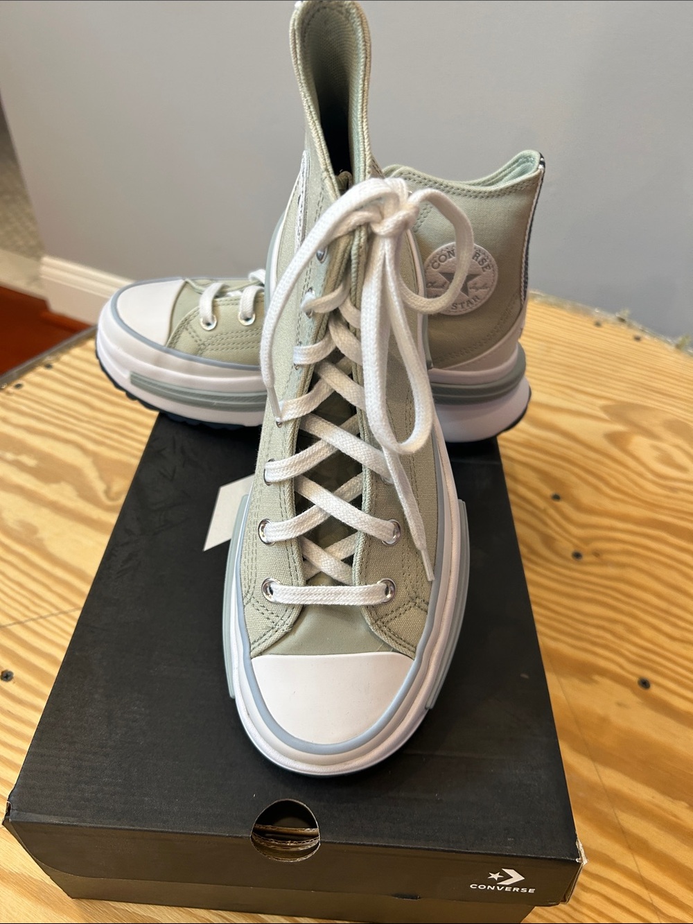 Converse High-Top Sneakers in Mint and White